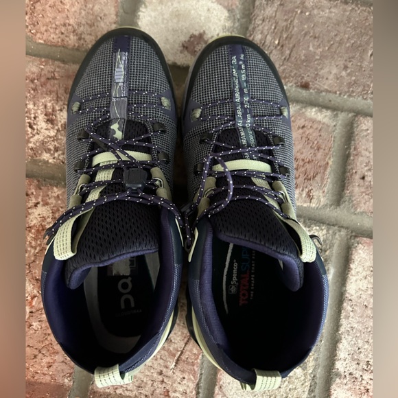 On womens Cloudtrax hiking shoes, size 9.5, preowned,excellent condition - Picture 7 of 9